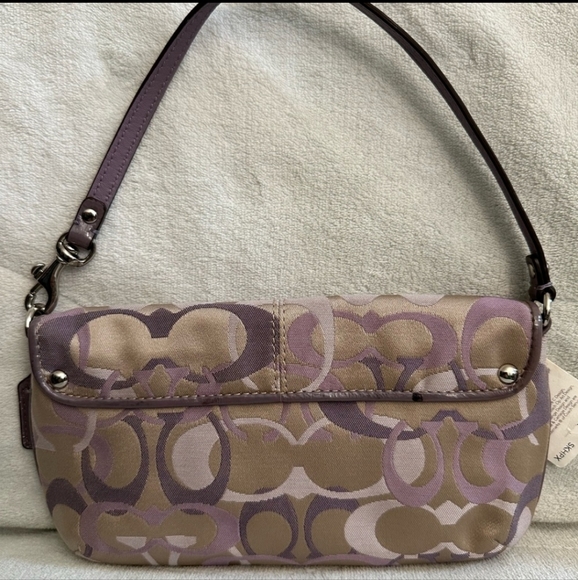 NWT Coach Wristlet - Picture 4 of 7